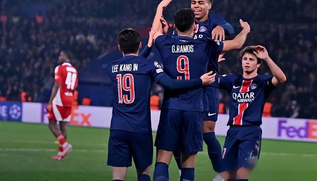 关于巴黎圣日耳曼大胜，雄霸小组榜首的信息