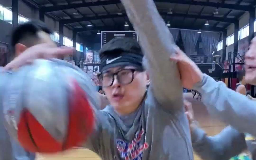 关于精彩犀利的传球，球场上展现出个个球员的高超技术的信息