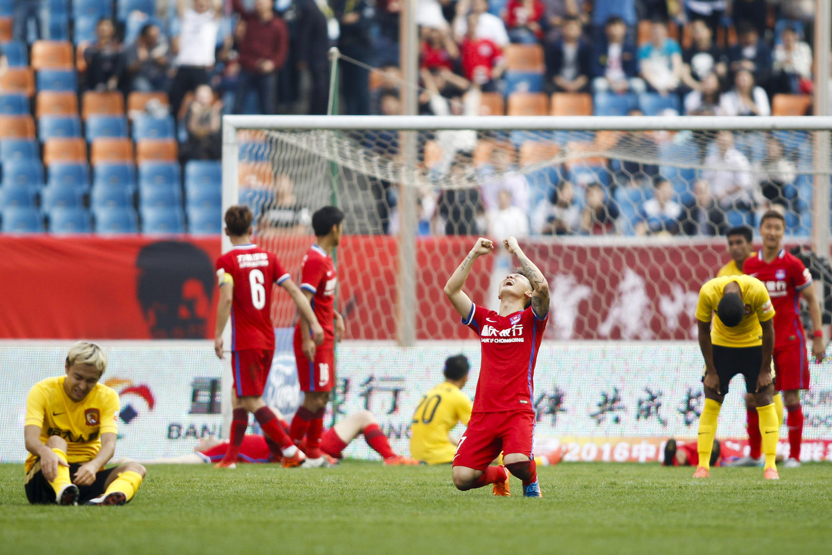 开云体育登录-包含广州恒大客场艰难获胜，保持不败的词条