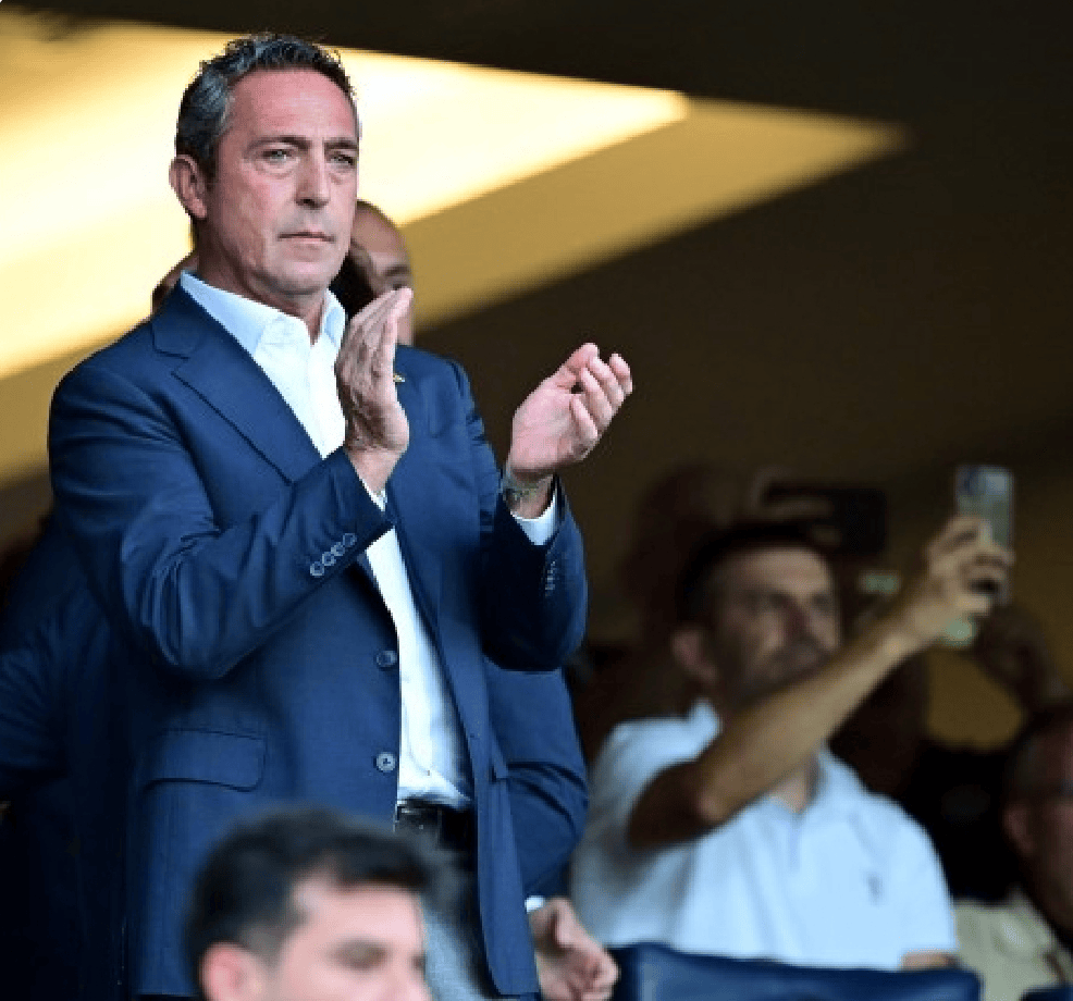 阿贾克斯后防线人员调整，球队稳固阵地