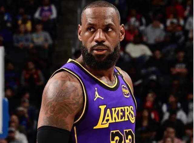 开云体育-马刺后卫重伤，球队面临暂时人手短缺困境的简单介绍