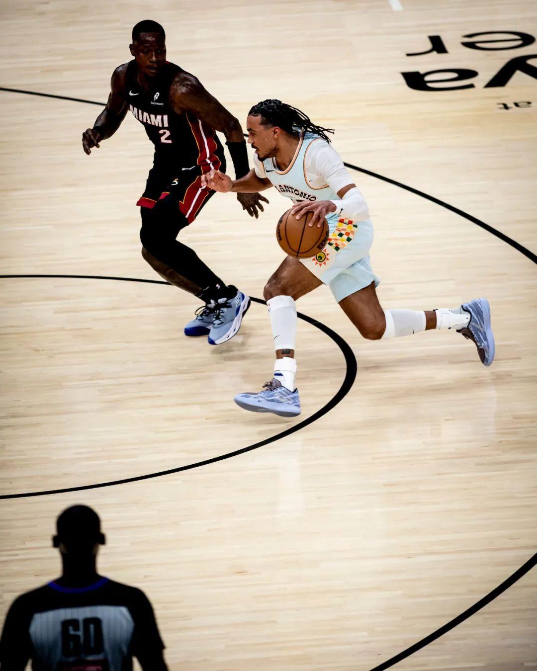 马刺后卫重伤，球队面临暂时人手短缺困境的简单介绍