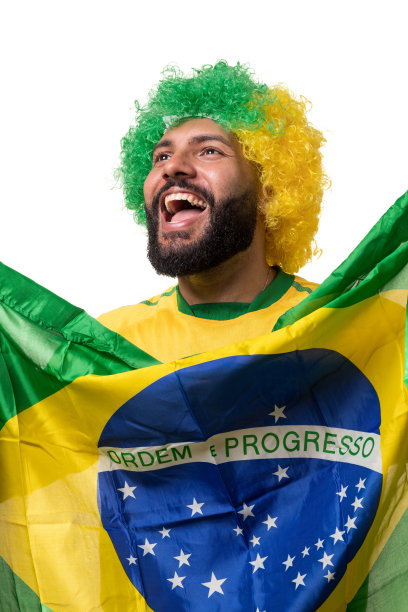 紧张的比赛赢得激动心情，球迷欢呼雀跃