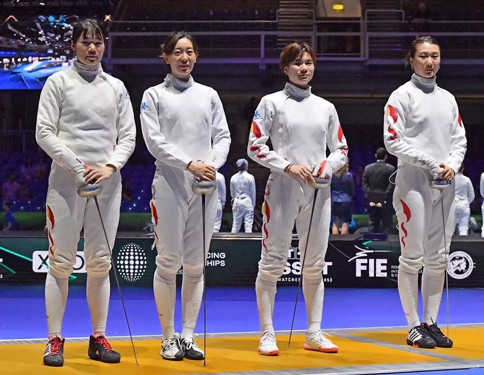 关于韩国击剑选手勇夺冠军，获得掌声与赞美的信息