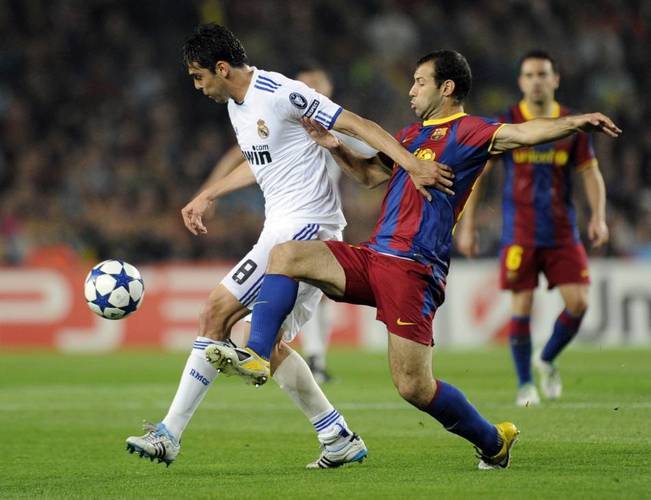 巴萨老臣伤愈归队，球队士气大振