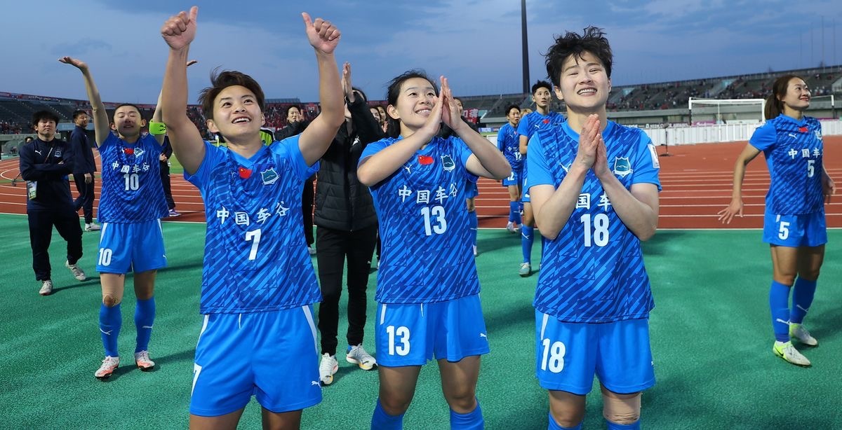 国内女子足球联赛的冠军产生，实力强劲