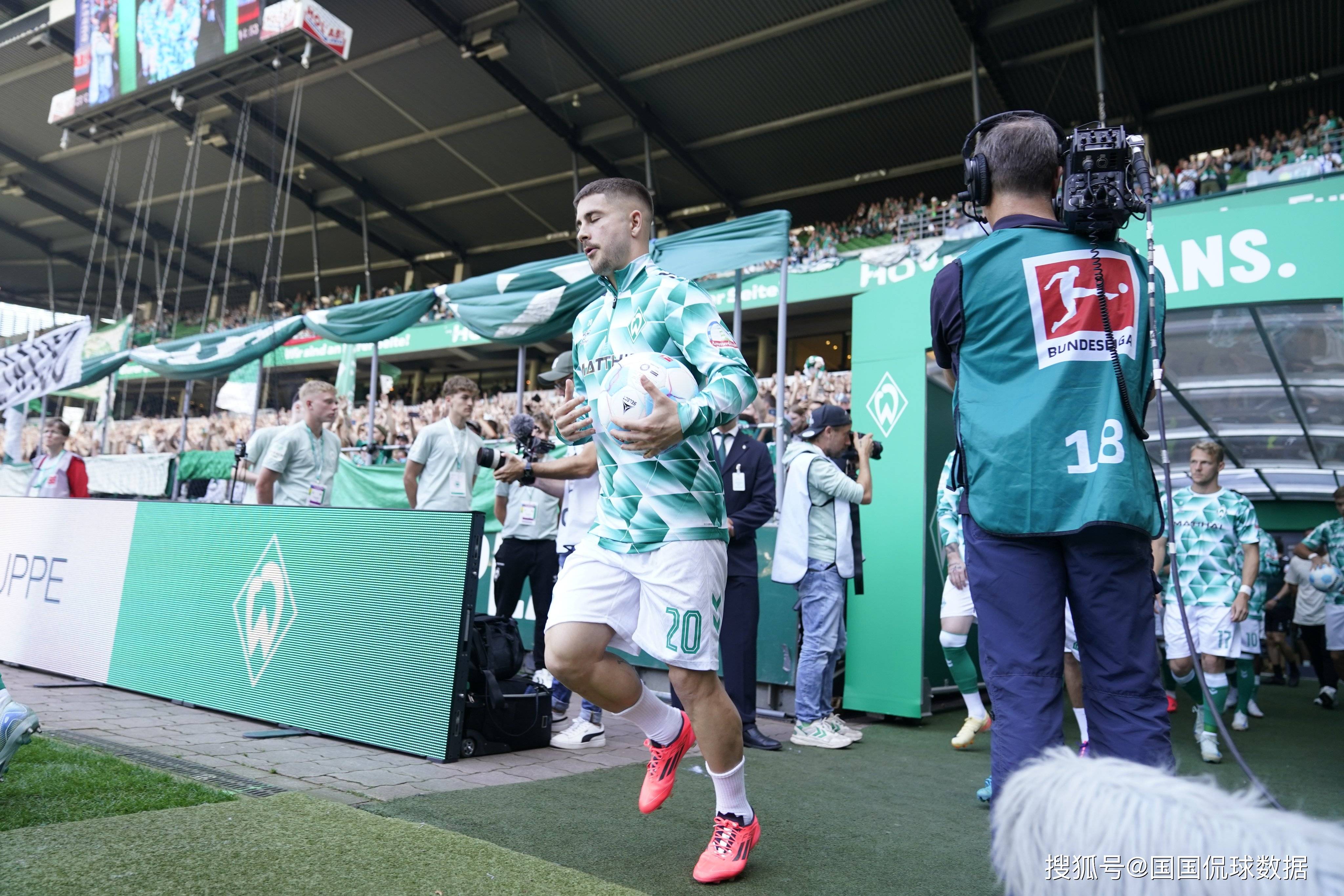 关于不莱梅逼平弗赖堡，继续保持不败战绩的信息