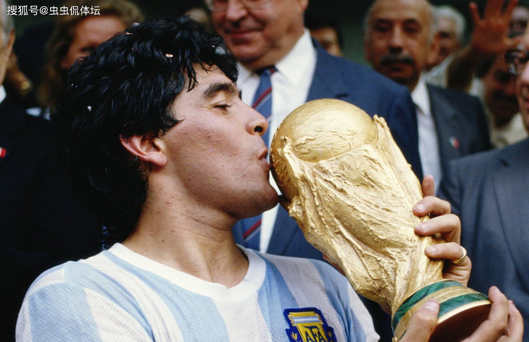 阿根廷在意甲中登顶曼城，表现神勇