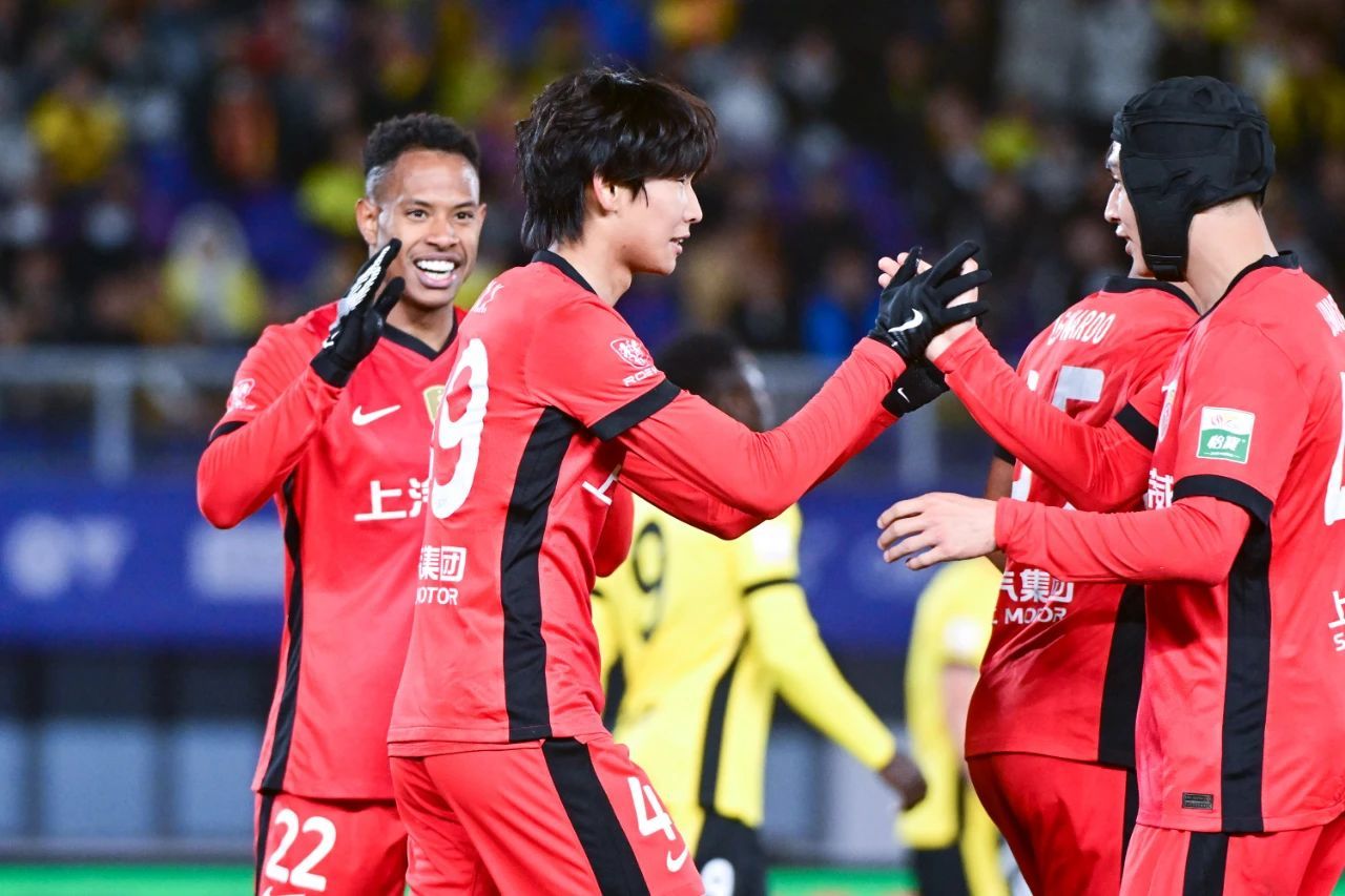 上港客场1-0完胜泰达,提前三轮夺得中超冠军 上港客场1-0完胜泰达,提前三轮夺得中超冠军