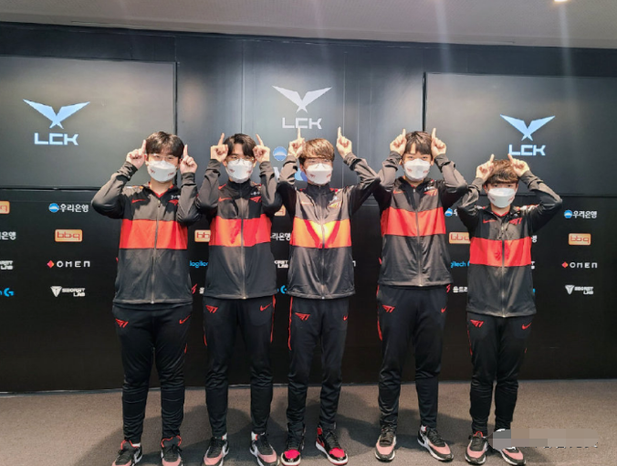 FNC险胜JDG，Perkz拿下关键大龙四强赛3:2（深圳）