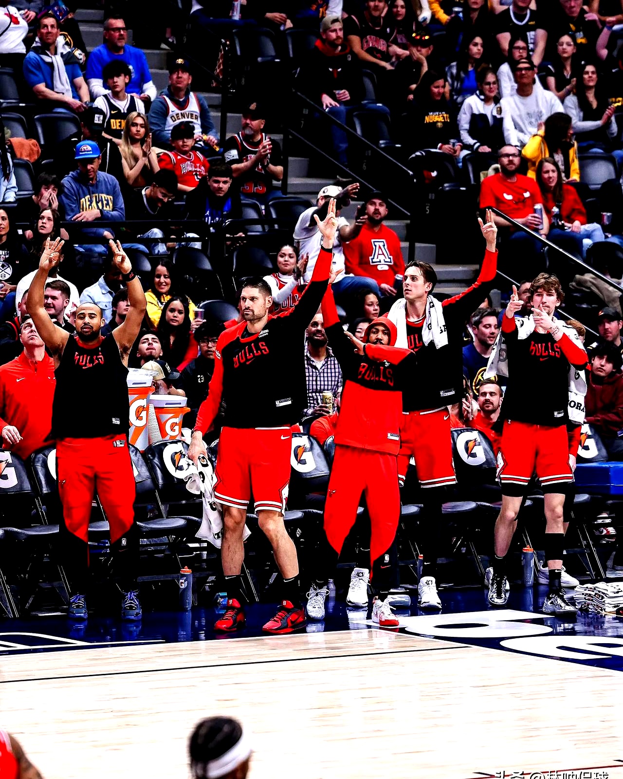 步行者客场大胜篮网，积分榜上升