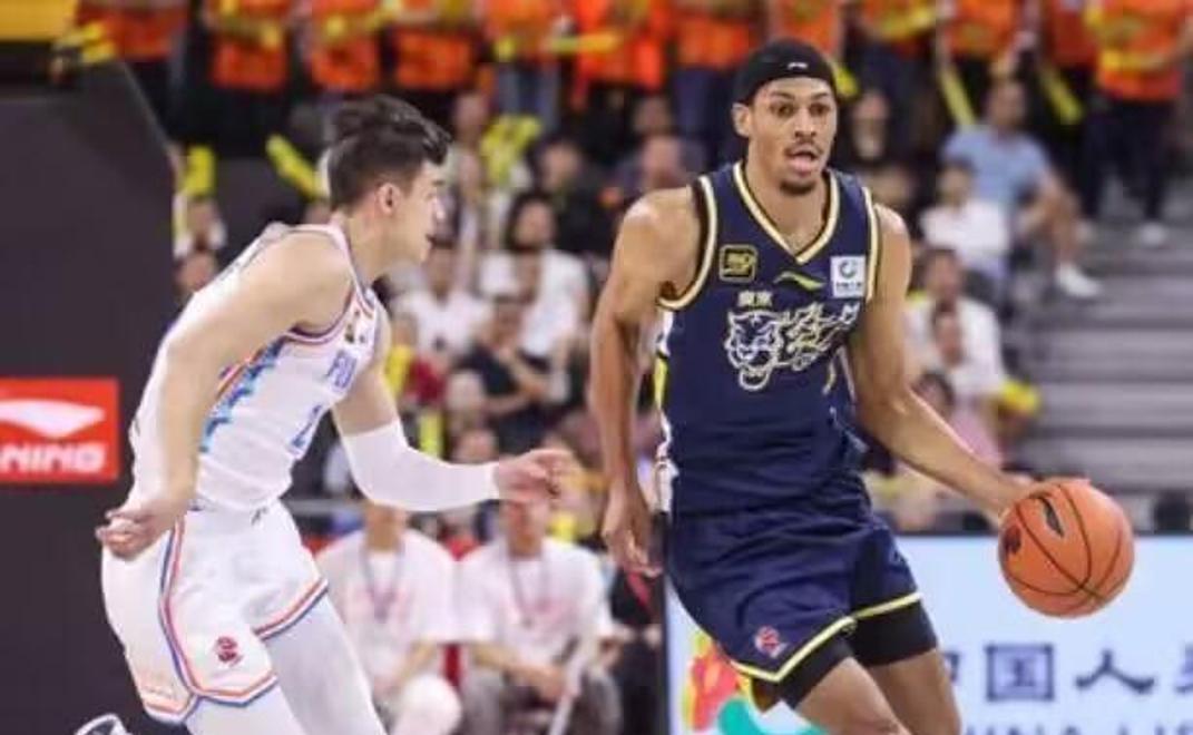 开云体育官方网站-关于里昂宣布签下尼斯前锋，引起球迷热议的信息