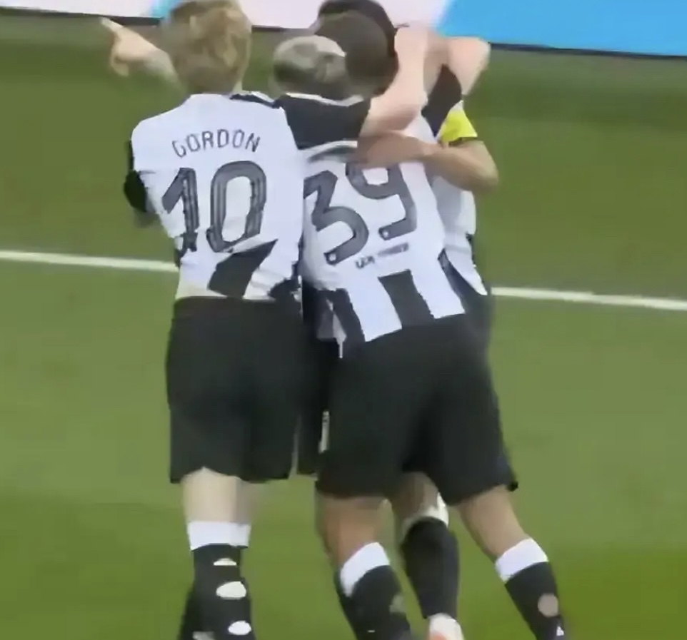 哥伦比亚翻盘勒沃库森，迪马利亚完成帽子戏法的简单介绍