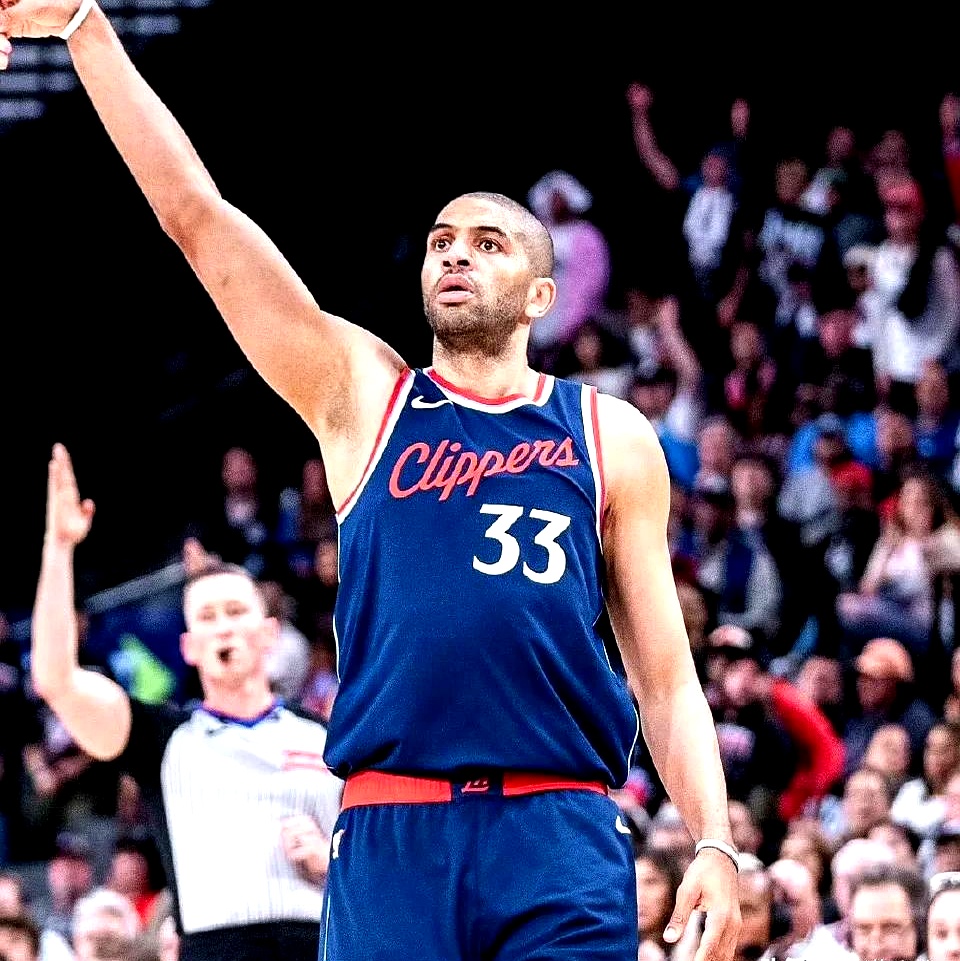 巴西男篮碾压希腊男篮，巴图姆关键制胜