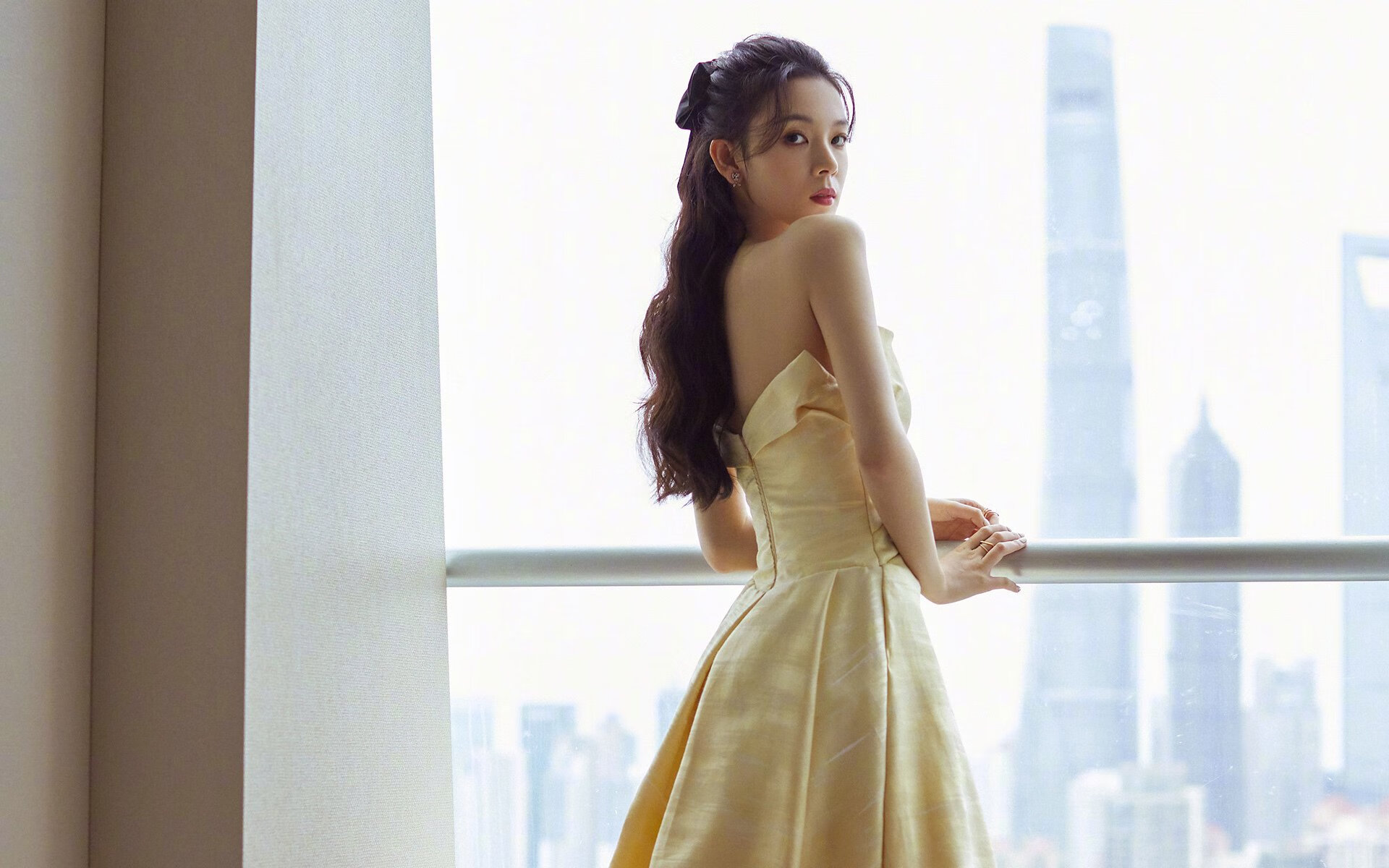 开云体育官网-当欧冠决赛点燃夜空，杜兰特在篮球场投下星辰