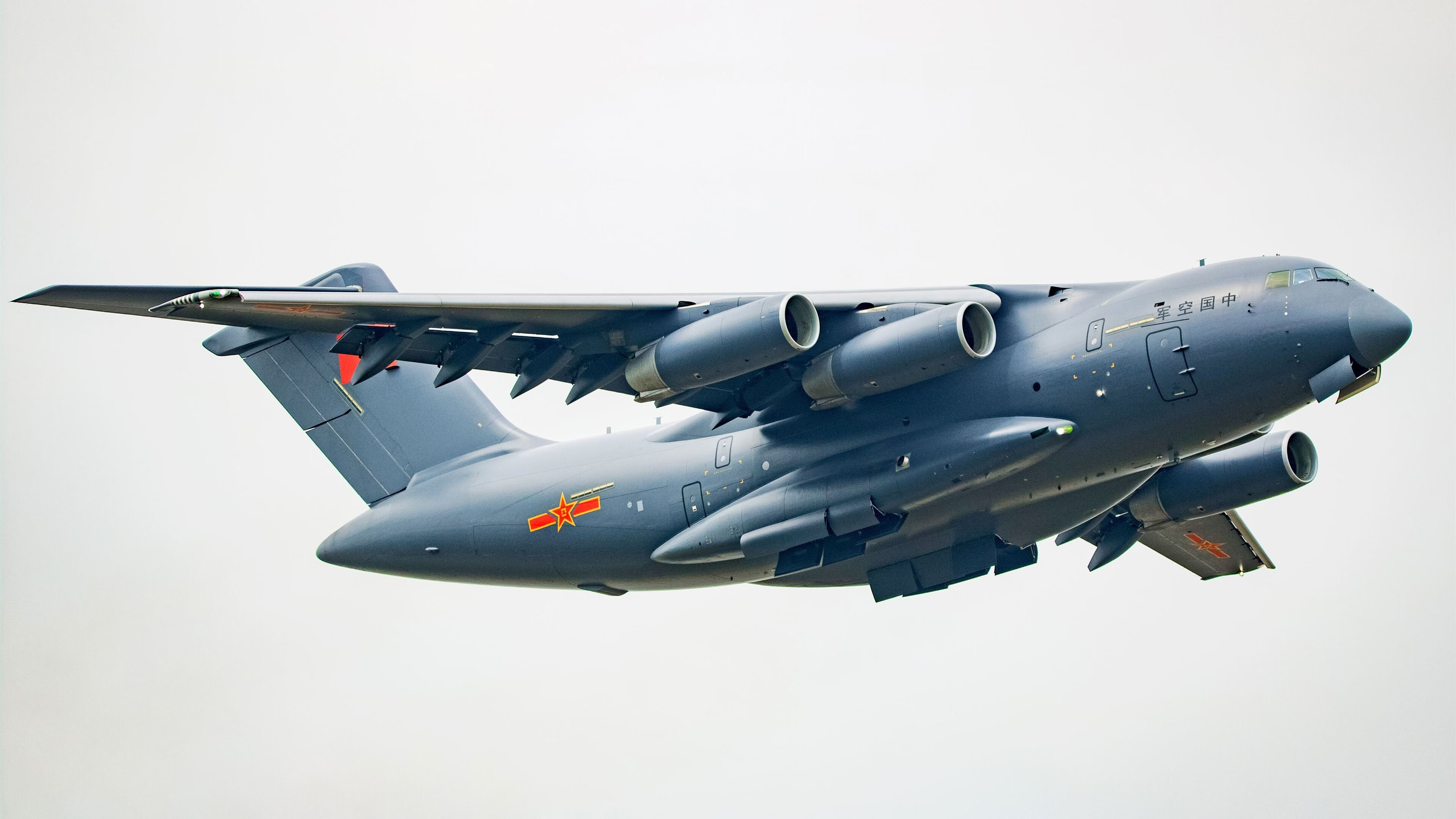 克瓦拉茨赫利亚终场前上演奇迹，勒沃库森绝地逆转埃及劲旅