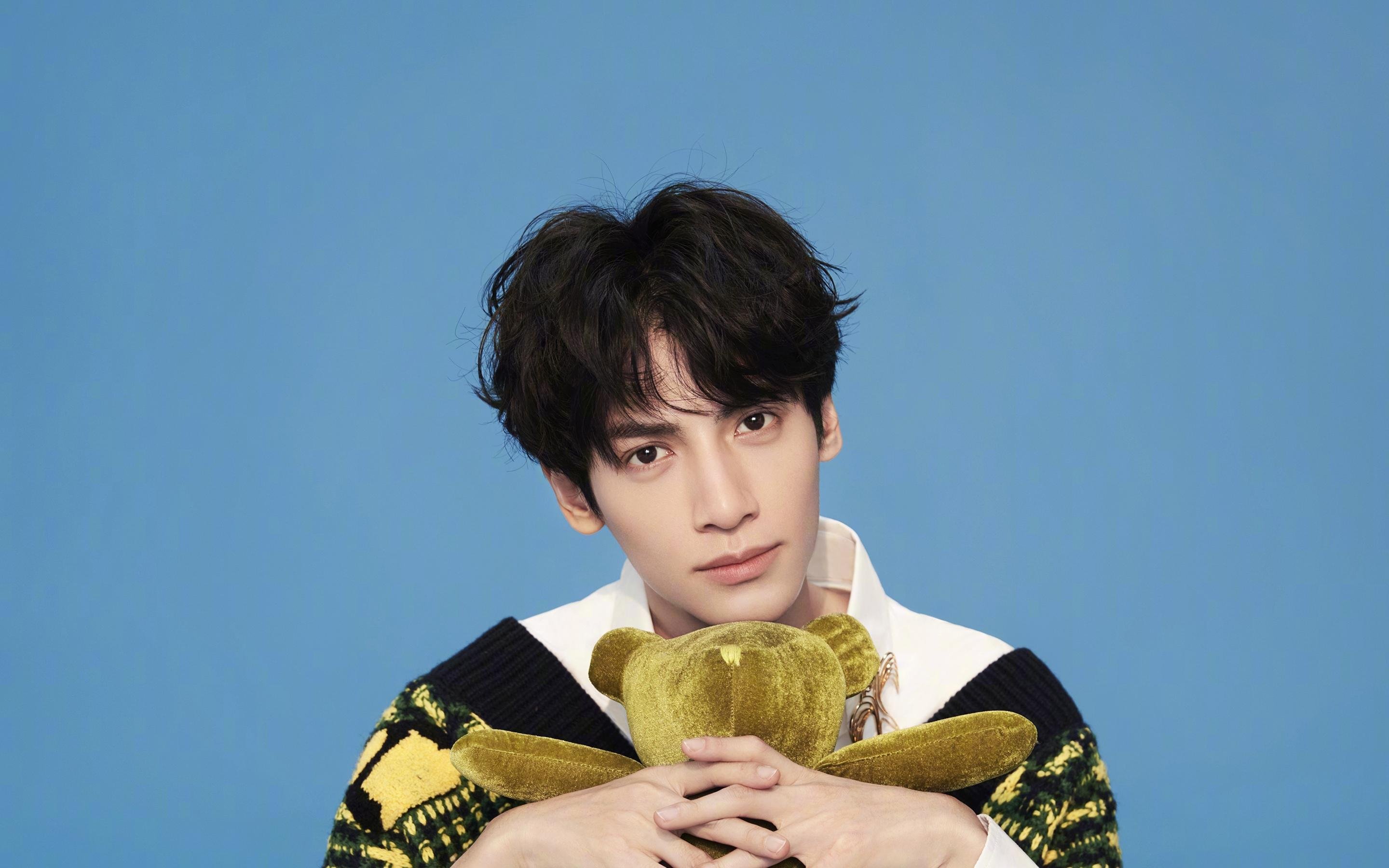 流星刺破红幕，内马尔灵光乍现，巴萨安菲尔德惊险突围